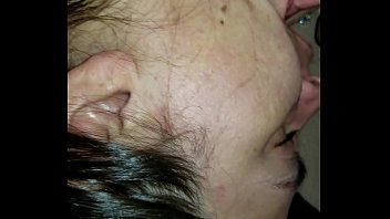 Неожиданные сексуальные приключения парень трахнул спящую подругу во сне