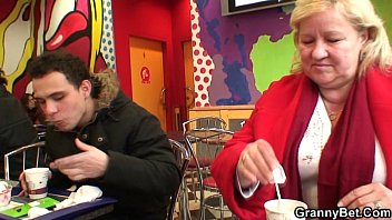 Кафе, бутерброд и необычный ужин история секса с пожилой женщиной